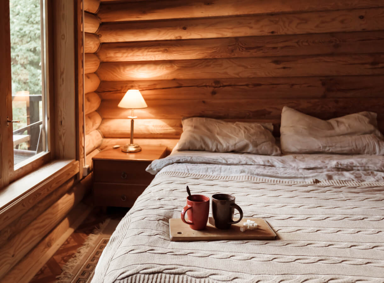 イメージ：温かみのある木材が使用されたベッドルーム